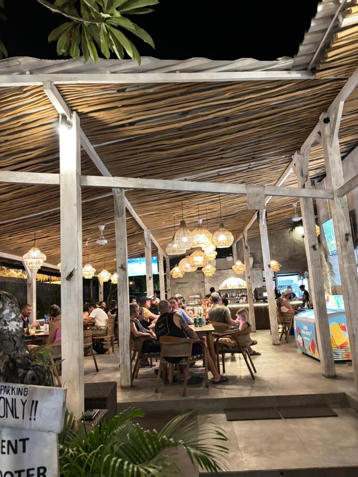 Tiki Bar And More Нуса-Лембонган Экстерьер фото