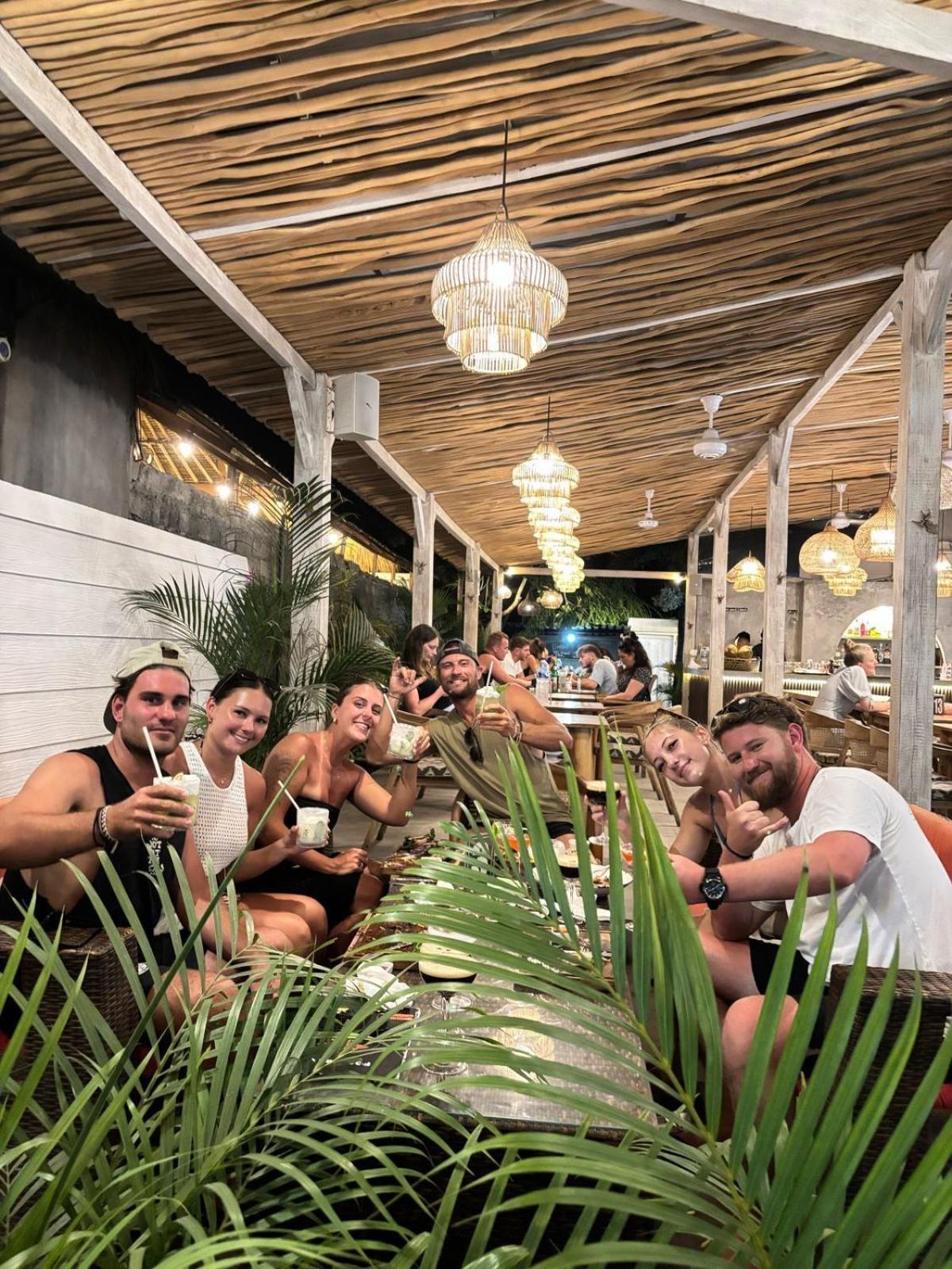 Tiki Bar And More Нуса-Лембонган Экстерьер фото