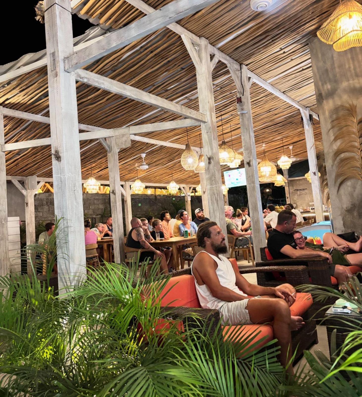 Tiki Bar And More Нуса-Лембонган Экстерьер фото